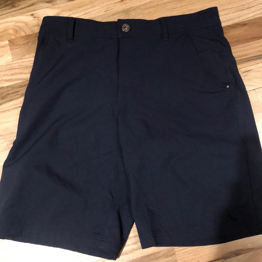 Lululemon navy size 34 commission shorts